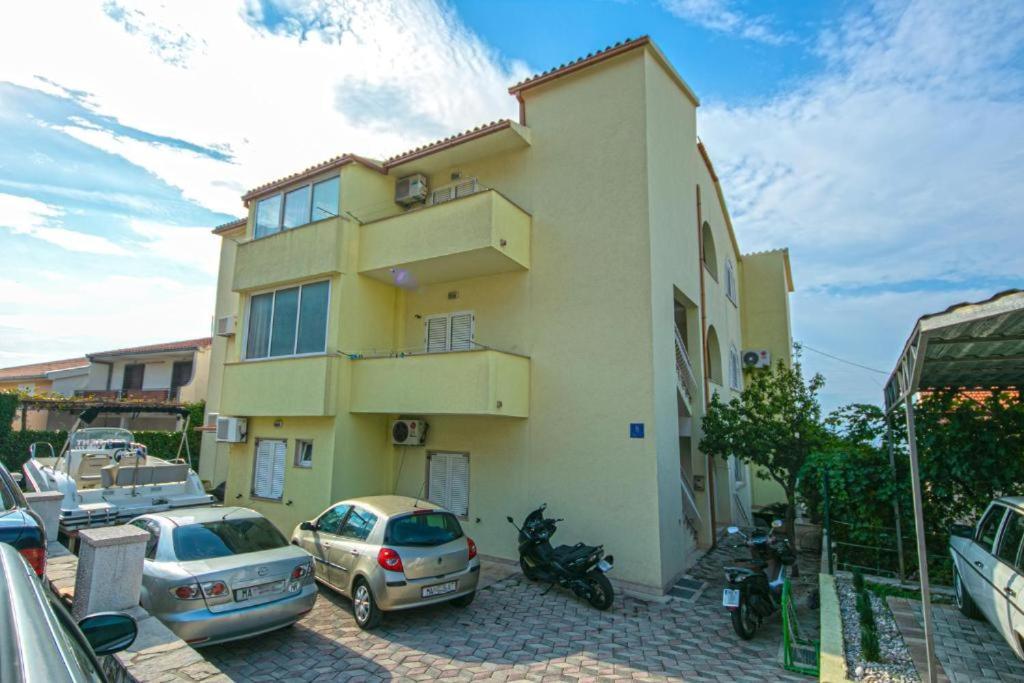 8 Apartment