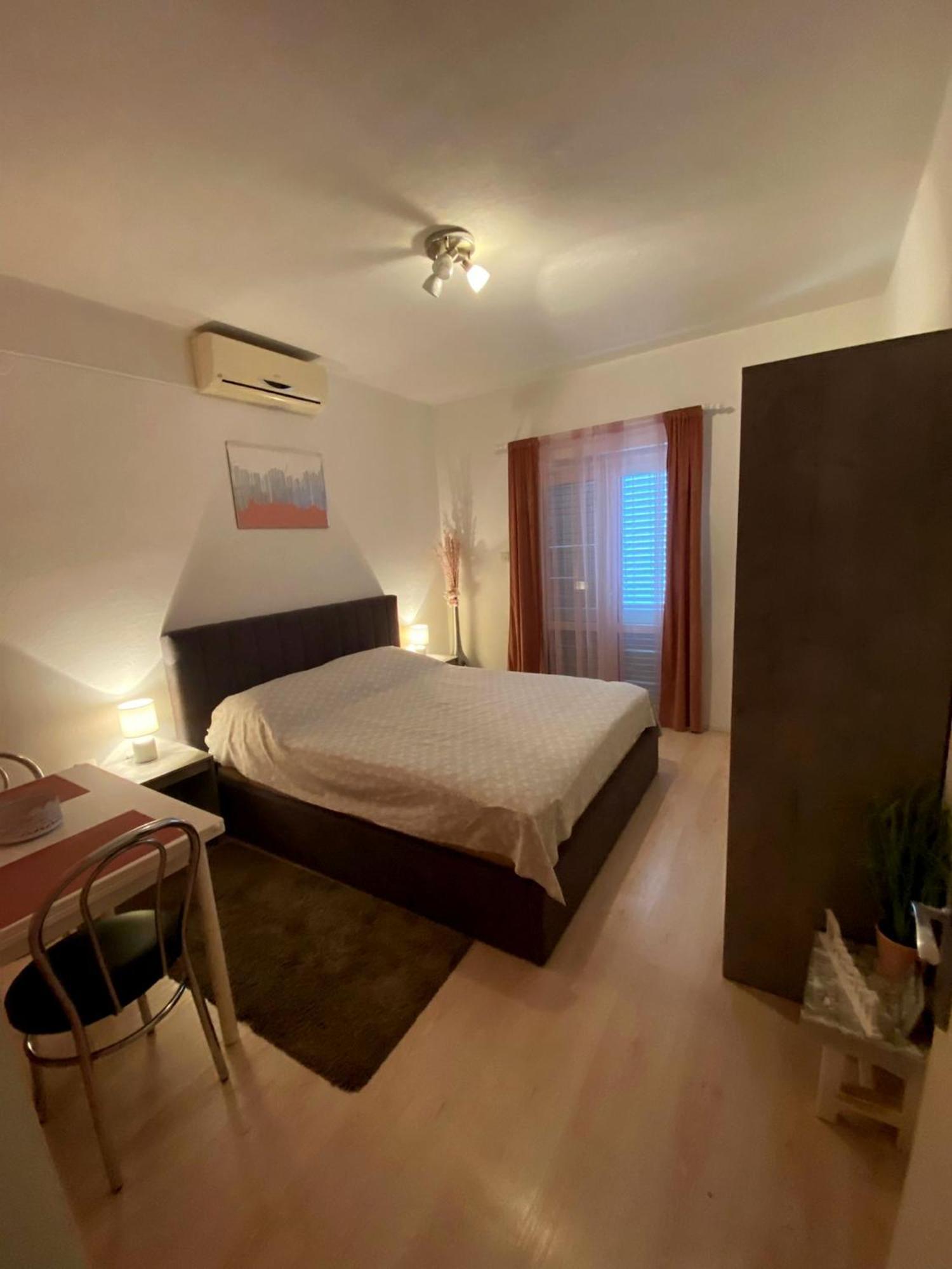 8 * Makarska