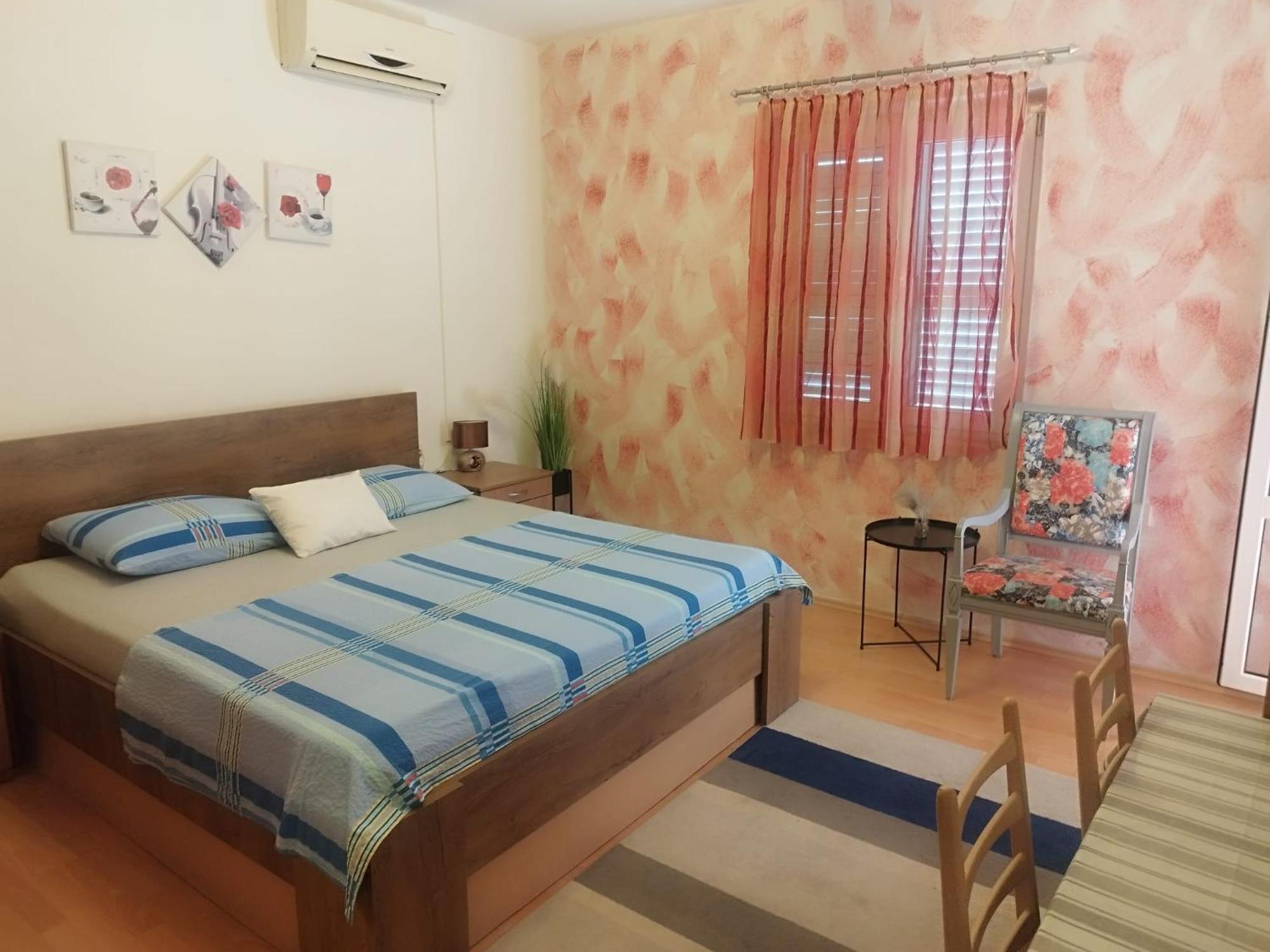 8 Apartment